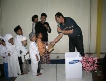 pemberian bingkisan dan santunan